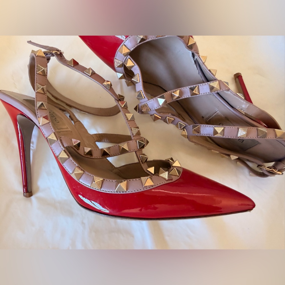 Valentino Garavani Red Patent Rockstud T-Strap Pumps – Size 37 - Picture 3 of 16